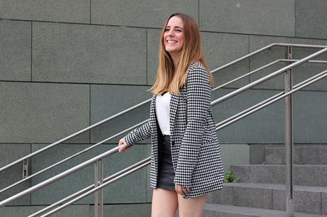 A la oficina de pata de gallo A la oficina de pata de gallo