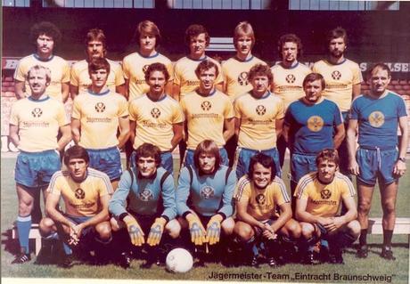 Jägermeister Deer Match, el único torneo de fútbol que une deporte y chupitos jagermeister futbol años 70