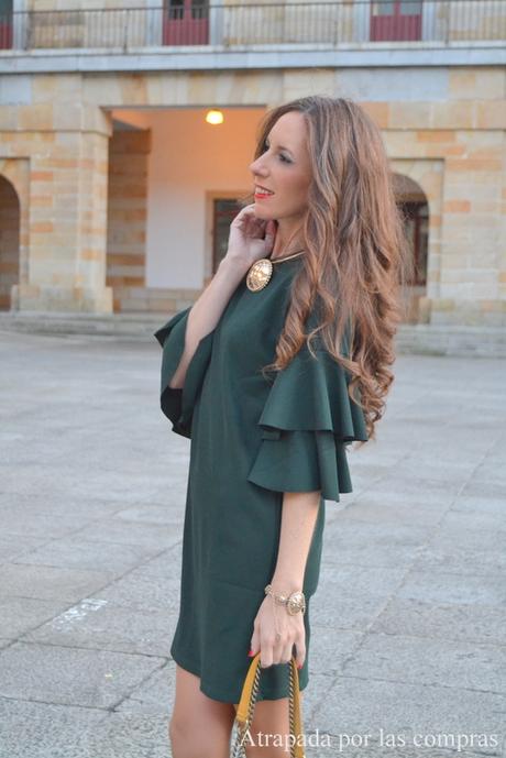 VESTIDO VERDE CON VOLANTES