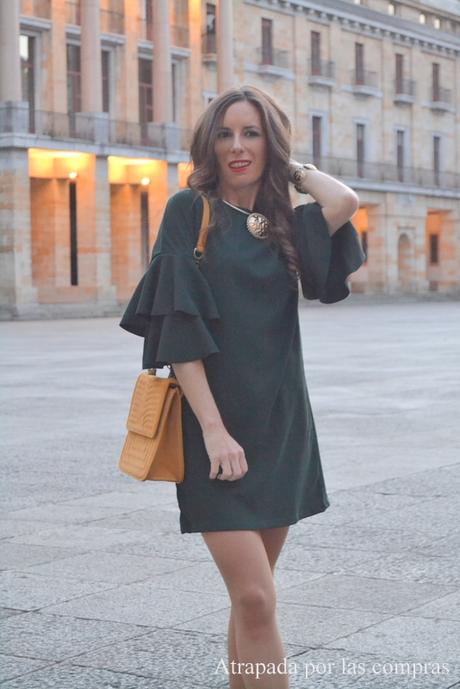 VESTIDO VERDE CON VOLANTES