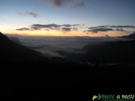 Mar de nubes sobre Fuente De y Espinama