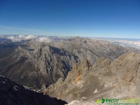 Vista del Macizo Occidental de Picos de Europa desde el Llambrión