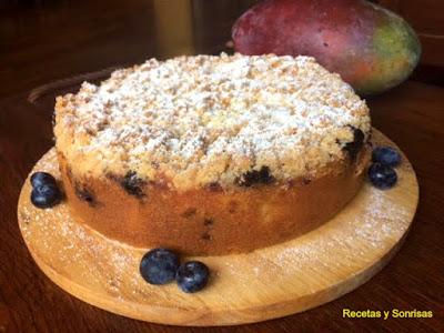 CRUMBLE DE RICOTTA , MANGO Y ARÁNDANOS