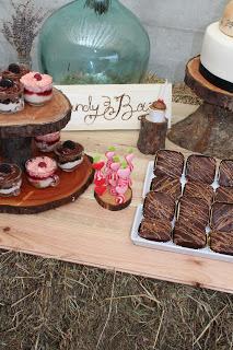 Mesa dulce rústica para una boda muy especial! Mesa dulce rústica para una boda muy especial!