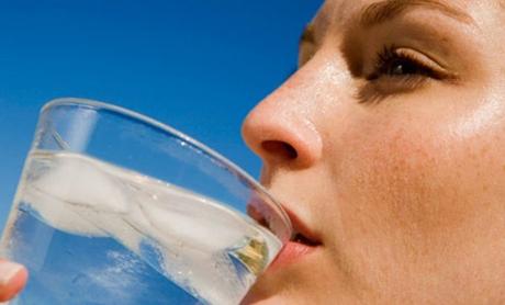 Beber agua fría o caliente para adelgazar, ¿cuál es mejor? #Salud Beber agua fría o caliente para adelgazar, ¿cuál es mejor? #Salud