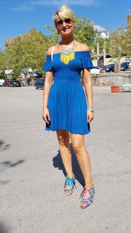Vestido azul Roberto Navazo