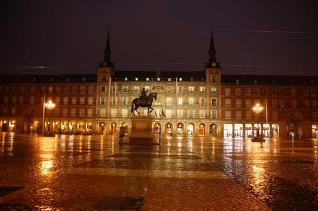 La postal de la semana: Lluvia en la Plaza Mayor La postal de la semana: Lluvia en la Plaza Mayor