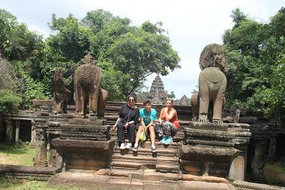 Miniaturas rosas en Banteay Srei,fin del viaje !!! (Siam Reap - Bangkok - Doha - Barcelona días 20-21 #vietnam16im)