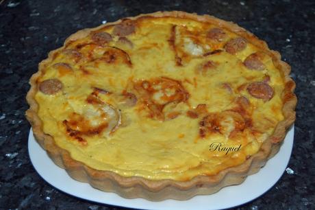 Quiche con salchichas de Frankfurt y queso de cabra