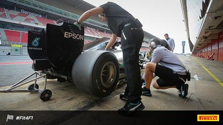 Nico Rosberg se aventura con los Pirelli del 2017 en Barcelona