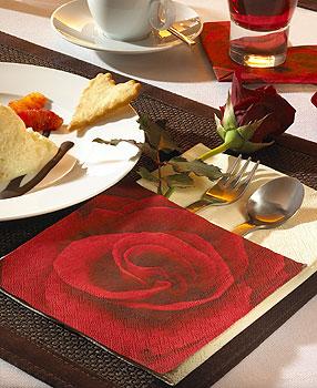 CÓMO DECORAR UNA MESA EN SAN VALENTÍN