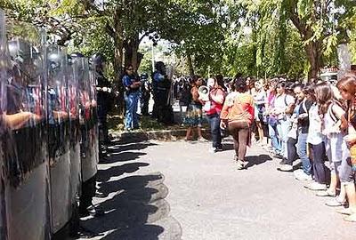 No cede la represión a los estudiantes puertorriqueños (+ video de hoy)