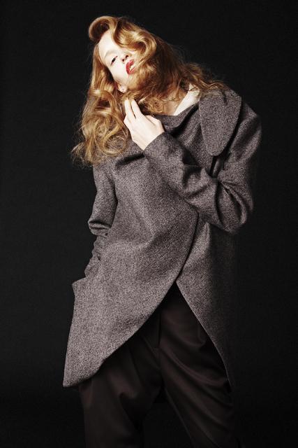 F9-889-G Toni Francesc lleva el mito del Fénix a la MBFW de Nueva York