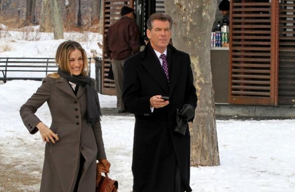 Pierce Brosnan y Sarah Jessica Parker en I Don’t Know How She Does It