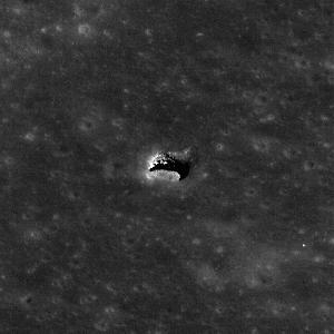 lunar-pit-580x580 El LRO obtiene una detallada imagen de una caverna lunar