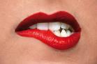 TU CUERPO SI GRITA, LO QUE TU BOCA SE CALLA. Emociones y Terapia. labios_rojos_mordiendo.jpg