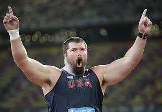 Pelea cerrada en el lanzamiento de bala Pelea cerrada en el lanzamiento de bala