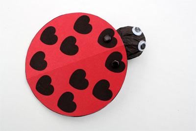 MARIQUITA CON MENSAJE PARA SAN VALENTÍN MARIQUITA CON MENSAJE PARA SAN VALENTÍN