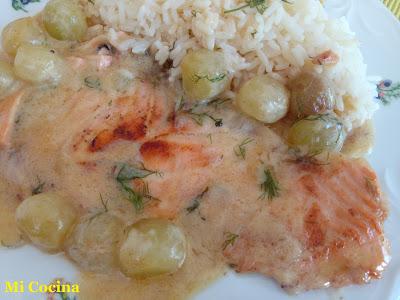 FILETE DE SALMON EN SALSA DE CAVA, NATA Y UVAS MOSCATEL CON ENELDO FRESCO