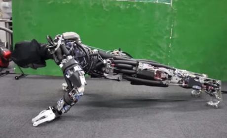 Crearon #robot que transpira cuando hace flexiones de brazos (VIDEO)