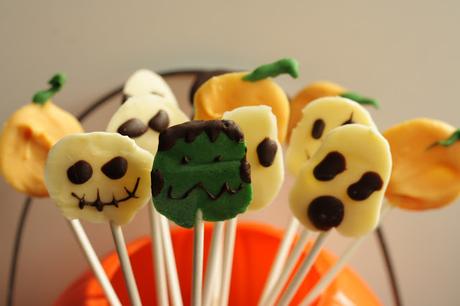 PIRULETAS TERRORÍFICAS DE CHOCOLATE PIRULETAS TERRORÍFICAS DE CHOCOLATE