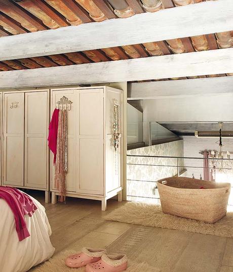 Un loft con un toque de... ROSA ideas para colgar foulards y collares