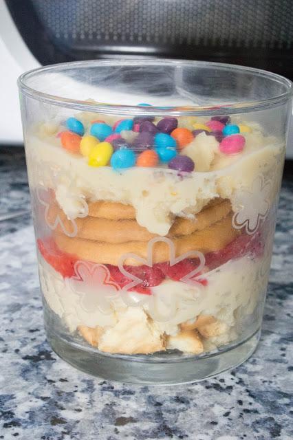 Trifle light de fresas, galleta y crema pastelera de limón sin azúcar Trifle light de fresas, galleta y crema pastelera de limón sin azúcar