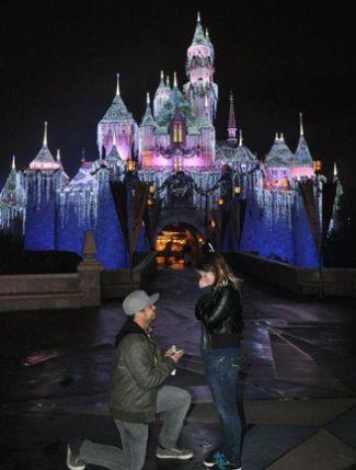 Pedir en matrimonio a tu pareja en un parque Disney - Foto: www.theknot.com