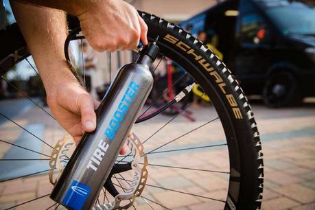 Schwalbe Tire Booster, haciendo del montaje del tubeless una tarea sencilla