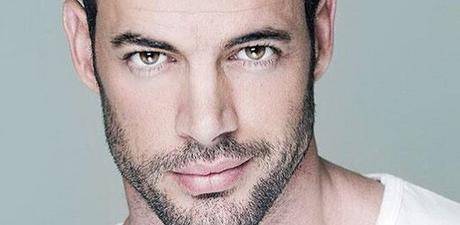 Las muchachas aumentan al muchacho el miembro