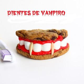 DENTADURA DE VAMPIRO HECHA CON GALLETAS