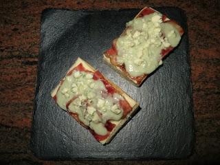 TOSTA DE BACON Y ROQUEFORT TOSTA DE BACON Y ROQUEFORT