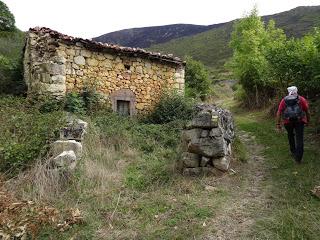 Por la parroquia de Clavillas (Santiago de Hermo-La Bustariega-Valcárcel-Clavillas)