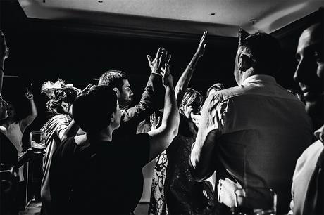 Fotografo-boda-españa-fiesta-manos