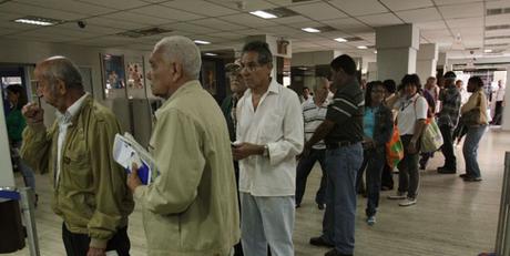 Pensionados cobrarán un mes adicional de bono de fin de año (Bono Navideño 81 mil 273 bolívares) #Venezuela Pensionados cobrarán un mes adicional de bono de fin de año (Bono Navideño 81 mil 273 bolívares) #Venezuela