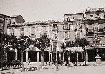 Plaza de Cervantes, en 1904