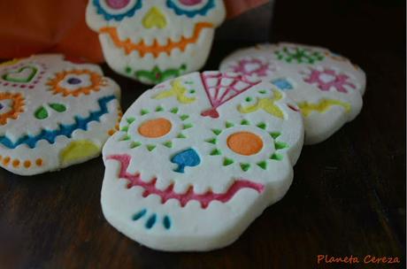 Calaveras mexicanas de maicena y leche condensada