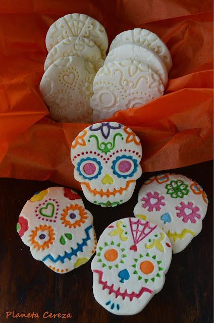 Calaveras mexicanas de maicena y leche condensada