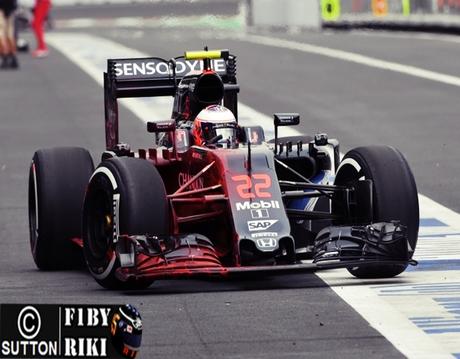 McLaren cae en las puertas de la Q3, Alonso es 11° y Button 13°
