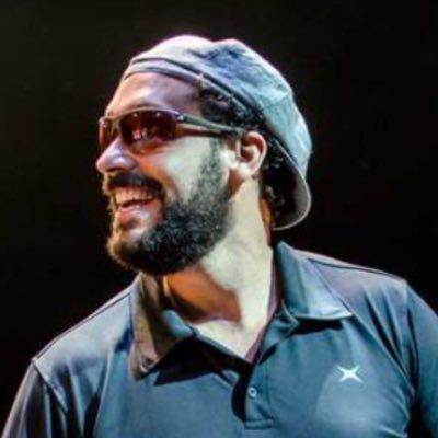 Jesús Candel alza la voz por una Sanidad digna y le sigue toda una ciudad. Jesús Candel alza la voz por una Sanidad digna y le sigue toda una ciudad.