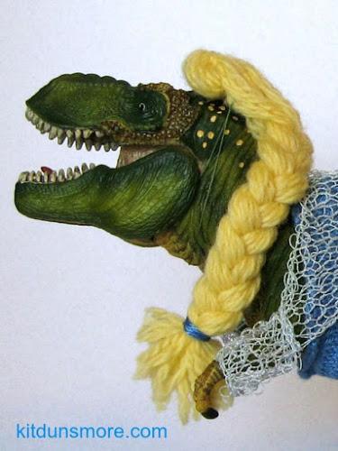 Este Halloween, disfrázate de Elsa de Frozen (si eres un tiranosaurio...) Este Halloween, disfrázate de Elsa de Frozen (si eres un tiranosaurio...)