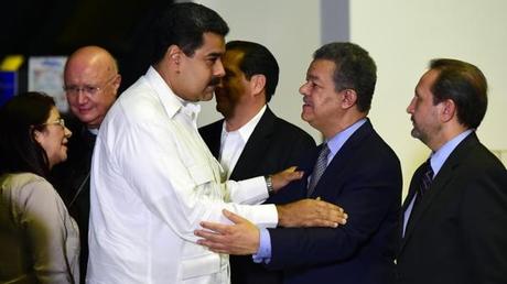 Chavistas y opositores se reúnen en busca de un diálogo nacional en Venezuela resizer-2