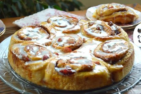 Pastel de Rollitos de Canela y Uva Pastel de Rollitos de Canela y Uva