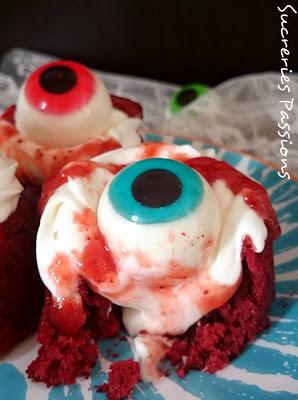 Miradas inquietantes (Mini Red Velvet Cakes)