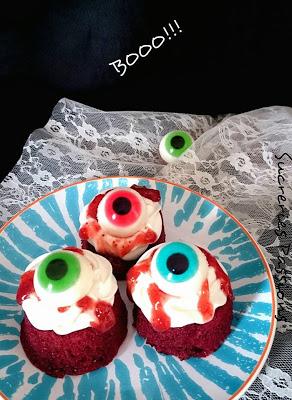 Miradas inquietantes (Mini Red Velvet Cakes)