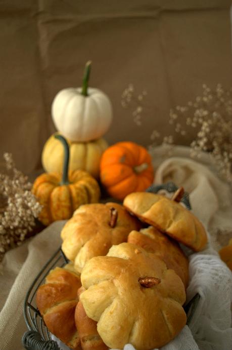 Panecillos con forma de calabaza, pura ternura Panecillos con forma de calabaza, pura ternura