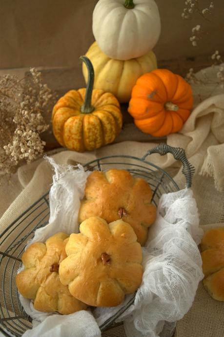 Panecillos con forma de calabaza, pura ternura Panecillos con forma de calabaza, pura ternura