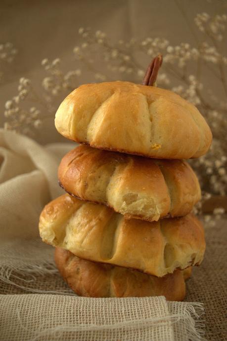 Panecillos con forma de calabaza, pura ternura Panecillos con forma de calabaza, pura ternura