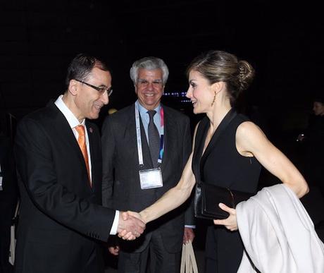 Dña. Letizia, look celebrity, en el Congreso Mundial del Cáncer, en París
