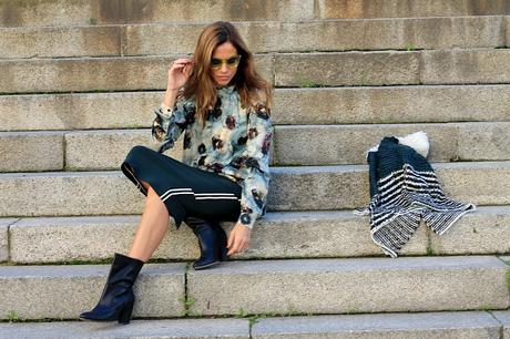 camisa y falda tubo: flores y rayas. camisa y falda tubo: flores y rayas.